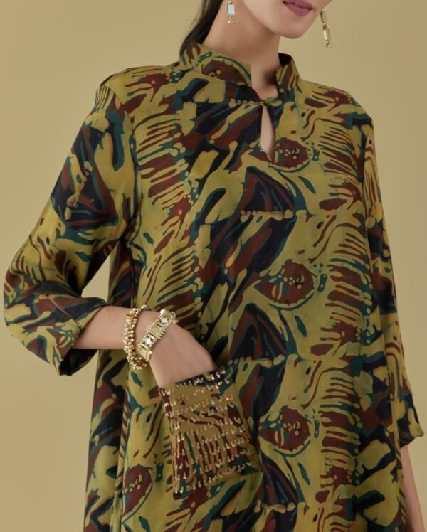 Dry Heena Green Tunic With Embroidered Pocket - Image 5